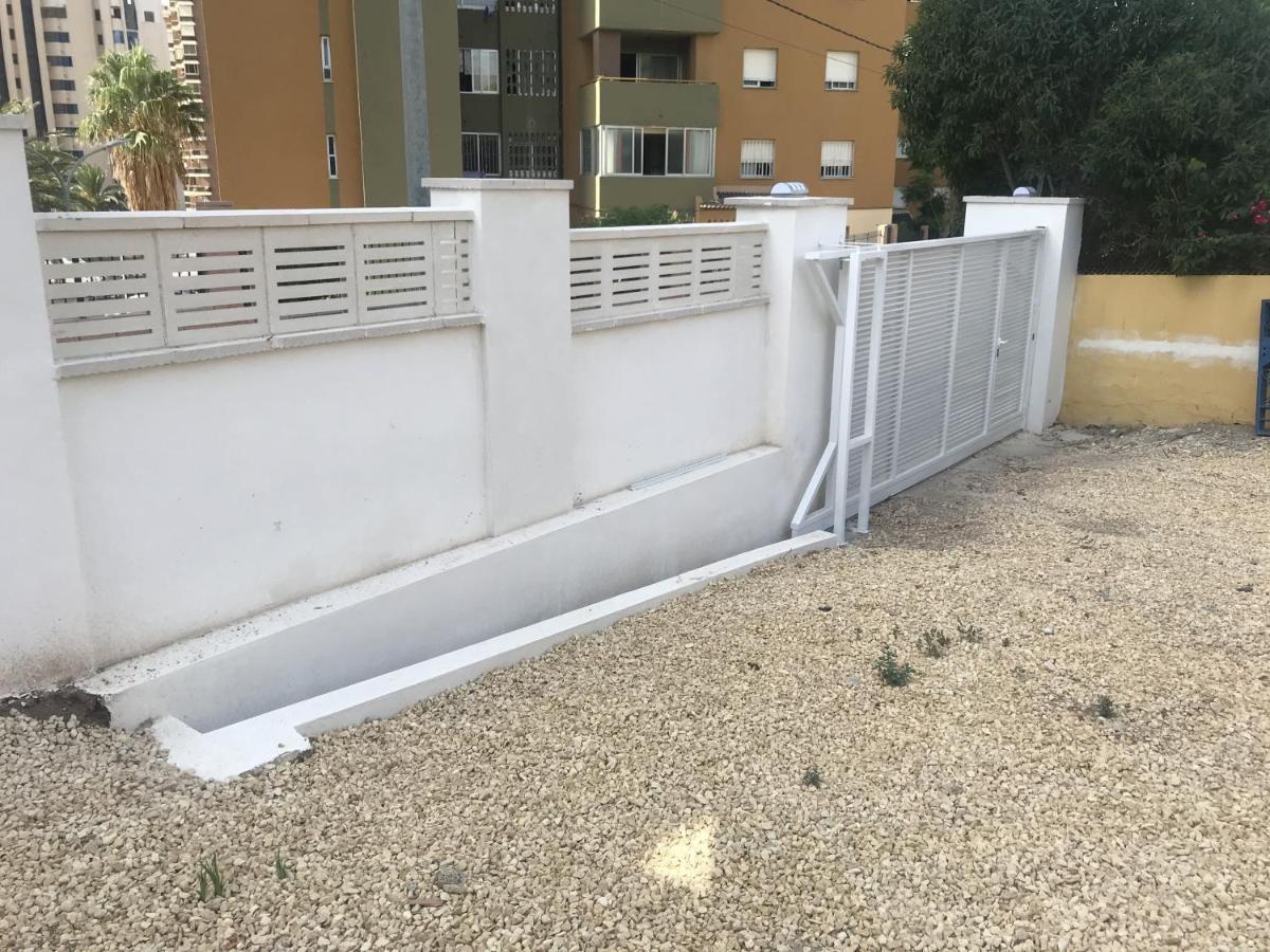 ベニドルム Casa Mya Con Terreno Privado Y Parking Compartido - A 800M De Playa Ponienteヴィラ エクステリア 写真
