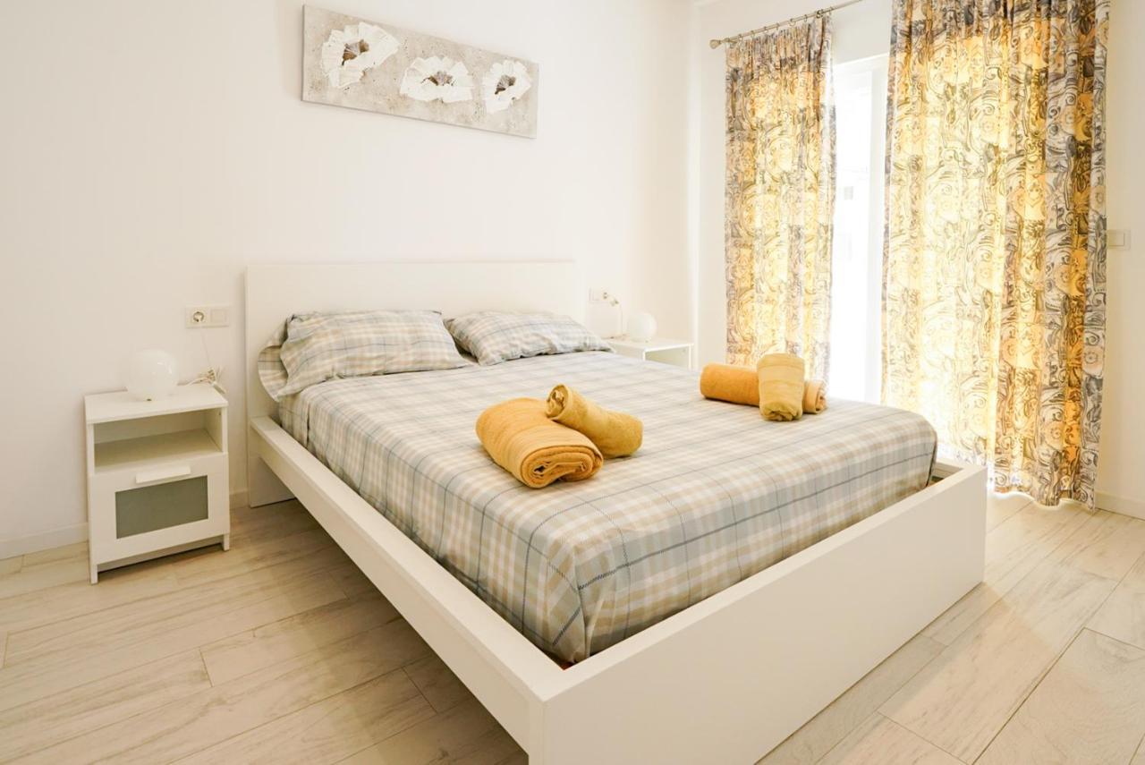 ベニドルム Casa Mya Con Terreno Privado Y Parking Compartido - A 800M De Playa Ponienteヴィラ エクステリア 写真