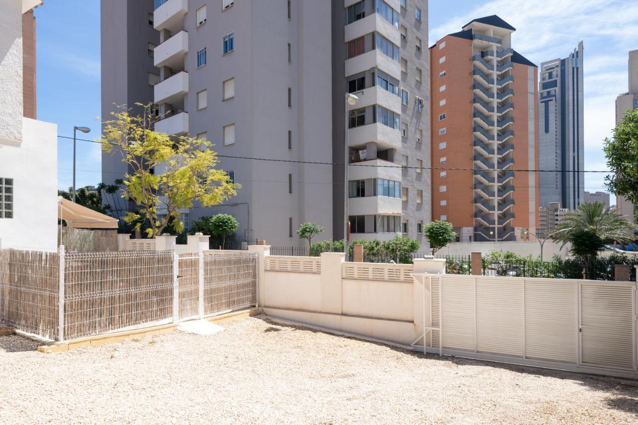 ベニドルム Casa Mya Con Terreno Privado Y Parking Compartido - A 800M De Playa Ponienteヴィラ エクステリア 写真