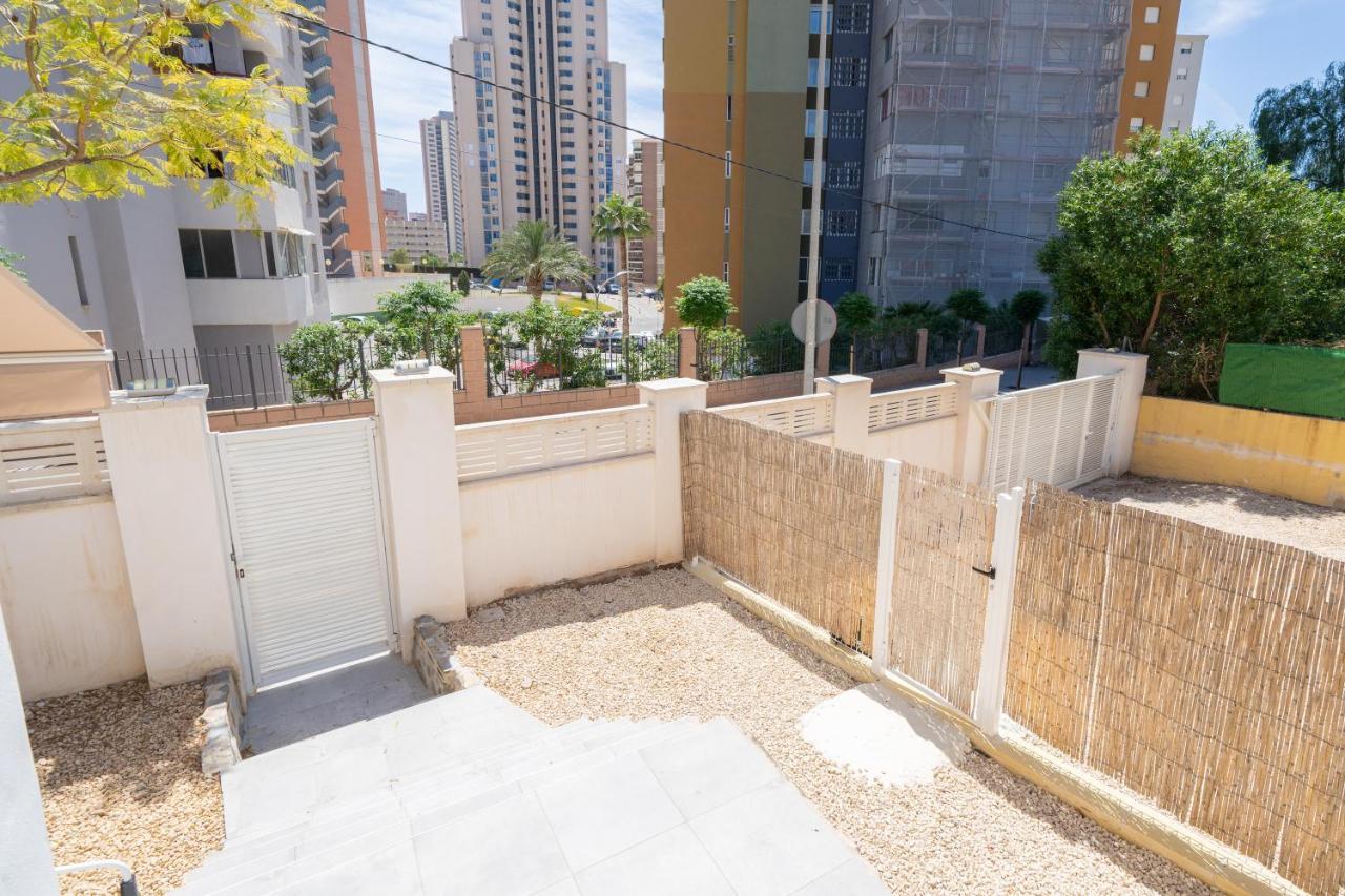 ベニドルム Casa Mya Con Terreno Privado Y Parking Compartido - A 800M De Playa Ponienteヴィラ エクステリア 写真